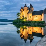 Maison De Campagne, 136 M2, 4 Pers, Grande Piece De Vie, 2 Chambres, 2 Salons, Cantal