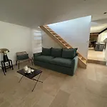 Maison De Campagne, 136 M2, 4 Pers, Grande Piece De Vie, 2 Chambres, 2 Salons, Cantal 別荘
