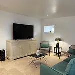 Maison De Campagne, 136 M2, 4 Pers, Grande Piece De Vie, 2 Chambres, 2 Salons, Cantal 別荘