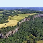 別荘 Maison De Campagne, 136 M2, 4 Pers, Grande Piece De Vie, 2 Chambres, 2 Salons, Cantal