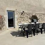Maison De Campagne, 136 M2, 4 Pers, Grande Piece De Vie, 2 Chambres, 2 Salons, Cantal *