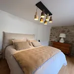 Maison De Campagne, 136 M2, 4 Pers, Grande Piece De Vie, 2 Chambres, 2 Salons, Cantal 別荘
