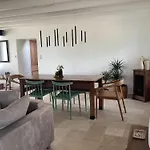 別荘 Maison De Campagne, 136 M2, 4 Pers, Grande Piece De Vie, 2 Chambres, 2 Salons, Cantal