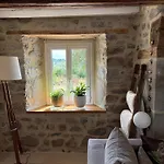 別荘 Maison De Campagne, 136 M2, 4 Pers, Grande Piece De Vie, 2 Chambres, 2 Salons, Cantal Lanobre