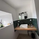 Maison De Campagne, 136 M2, 4 Pers, Grande Piece De Vie, 2 Chambres, 2 Salons, Cantal