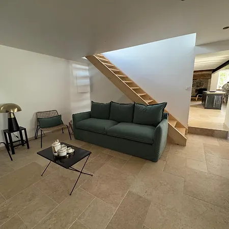 Maison De Campagne, 136 M2, 4 Pers, Grande Pièce De Vie, 2 Chambres, 2 Salons, Cantal Hébergement de vacances