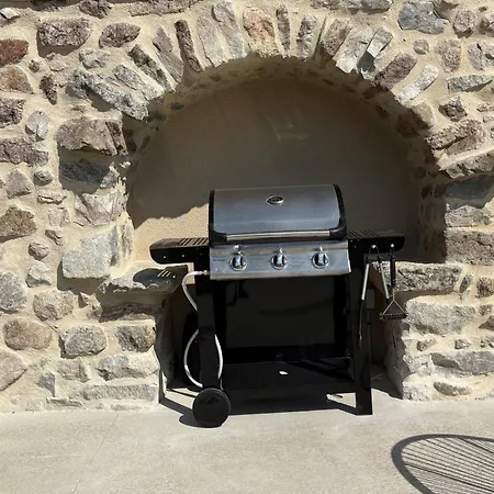 Maison De Campagne, 136 M2, 4 Pers, Grande Piece De Vie, 2 Chambres, 2 Salons, Cantal بيت للعطل Lanobre