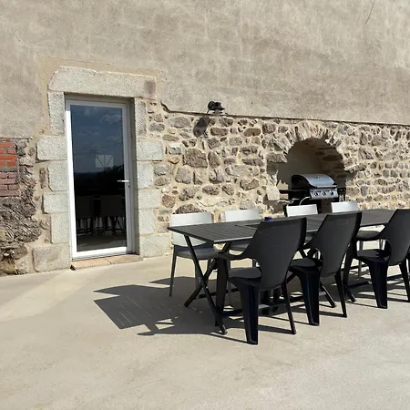 Maison De Campagne, 136 M2, 4 Pers, Grande Pièce De Vie, 2 Chambres, 2 Salons, Cantal *