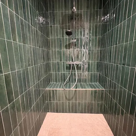 Maison De Campagne, 136 M2, 4 Pers, Grande Piece De Vie, 2 Chambres, 2 Salons, Cantal بيت للعطل