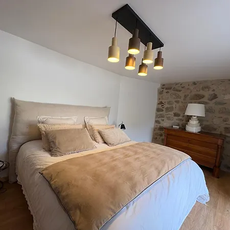 Maison De Campagne, 136 M2, 4 Pers, Grande Pièce De Vie, 2 Chambres, 2 Salons, Cantal Hébergement de vacances