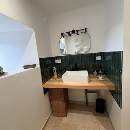 Maison De Campagne, 136 M2, 4 Pers, Grande Piece De Vie, 2 Chambres, 2 Salons, Cantal بيت للعطل *