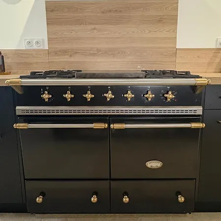 Maison De Campagne, 136 M2, 4 Pers, Grande Piece De Vie, 2 Chambres, 2 Salons, Cantal * Lanobre