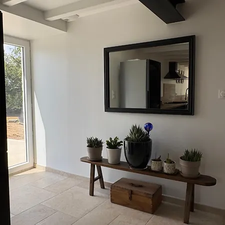 Maison De Campagne, 136 M2, 4 Pers, Grande Piece De Vie, 2 Chambres, 2 Salons, Cantal بيت للعطل *