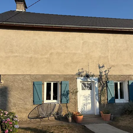 Дом отдыха Maison De Campagne, 136 M2, 4 Pers, Grande Piece De Vie, 2 Chambres, 2 Salons, Cantal Lanobre