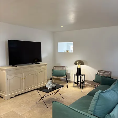 Maison De Campagne, 136 M2, 4 Pers, Grande Piece De Vie, 2 Chambres, 2 Salons, Cantal 度假居