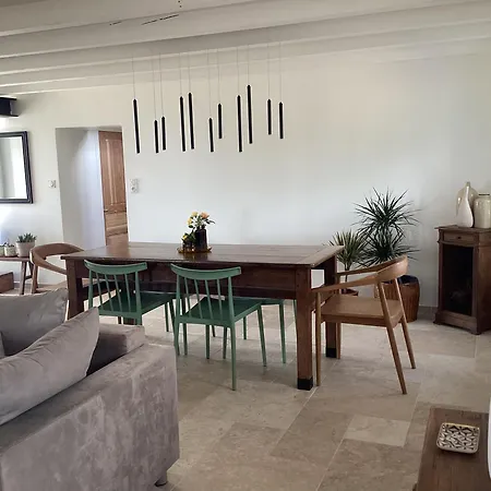 Hébergement de vacances Maison De Campagne, 136 M2, 4 Pers, Grande Pièce De Vie, 2 Chambres, 2 Salons, Cantal