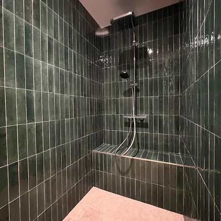 Hébergement de vacances Maison De Campagne, 136 M2, 4 Pers, Grande Pièce De Vie, 2 Chambres, 2 Salons, Cantal *