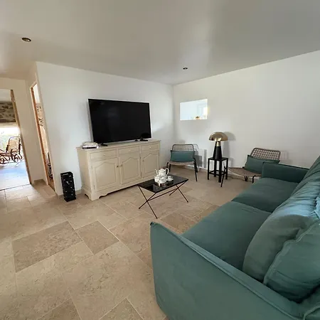 Maison De Campagne, 136 M2, 4 Pers, Grande Pièce De Vie, 2 Chambres, 2 Salons, Cantal Hébergement de vacances *