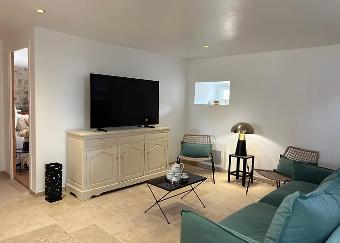 Maison De Campagne, 136 M2, 4 Pers, Grande Piece De Vie, 2 Chambres, 2 Salons, Cantal Дом отдыха