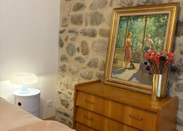 Maison De Campagne, 136 M2, 4 Pers, Grande Piece De Vie, 2 Chambres, 2 Salons, Cantal