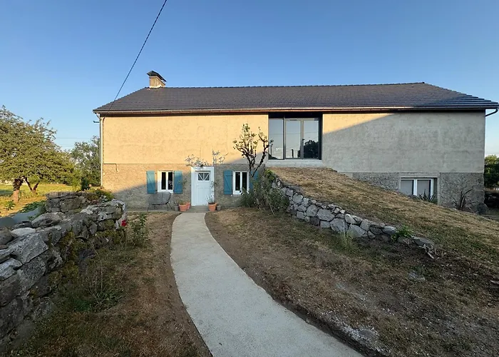 Maison De Campagne, 136 M2, 4 Pers, Grande Piece De Vie, 2 Chambres, 2 Salons, Cantal Дом отдыха *