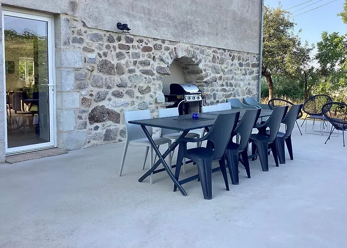 Maison De Campagne, 136 M2, 4 Pers, Grande Piece De Vie, 2 Chambres, 2 Salons, Cantal Дом отдыха Lanobre