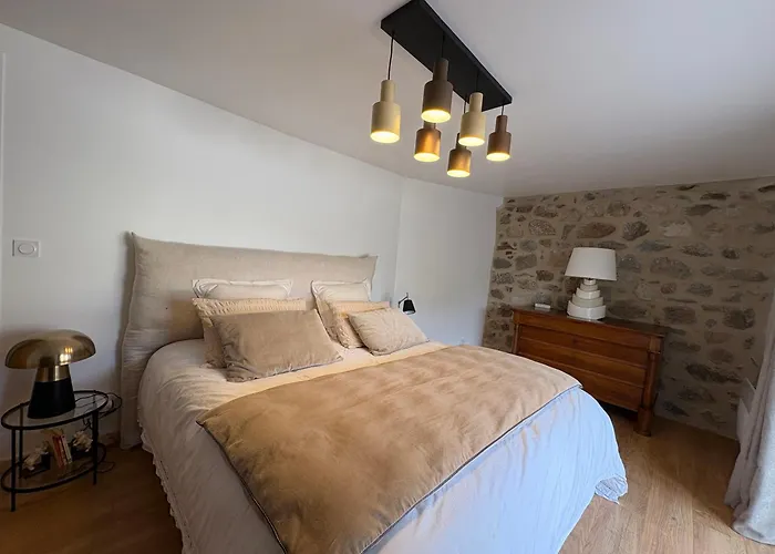 Maison De Campagne, 136 M2, 4 Pers, Grande Piece De Vie, 2 Chambres, 2 Salons, Cantal Дом отдыха