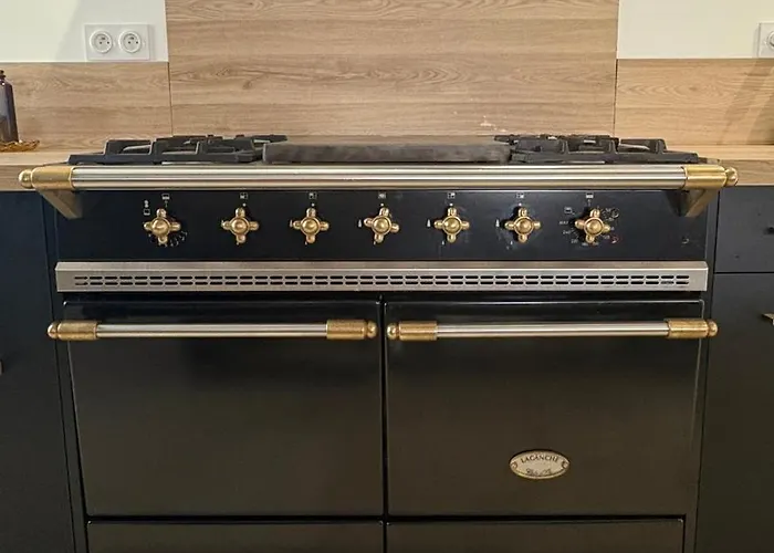 Maison De Campagne, 136 M2, 4 Pers, Grande Piece De Vie, 2 Chambres, 2 Salons, Cantal * Lanobre