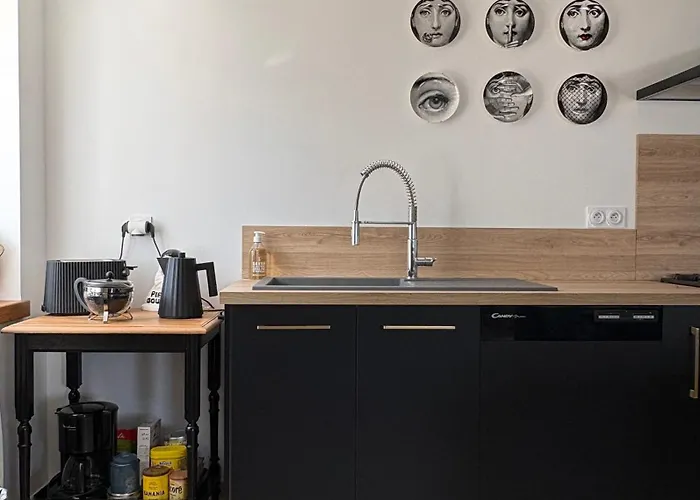 Maison De Campagne, 136 M2, 4 Pers, Grande Piece De Vie, 2 Chambres, 2 Salons, Cantal Lanobre