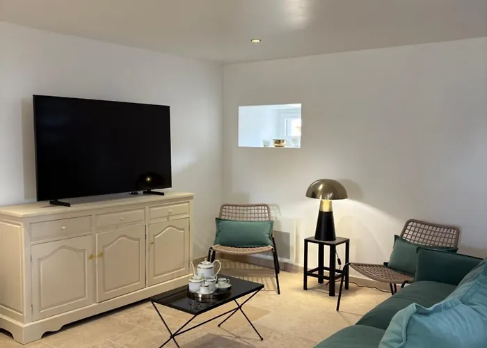 Maison De Campagne, 136 M2, 4 Pers, Grande Piece De Vie, 2 Chambres, 2 Salons, Cantal Дом отдыха