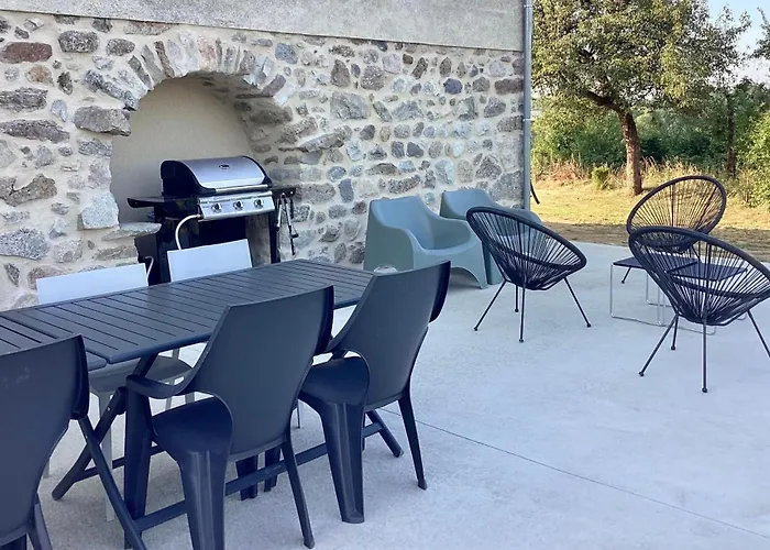 Maison De Campagne, 136 M2, 4 Pers, Grande Piece De Vie, 2 Chambres, 2 Salons, Cantal Дом отдыха Lanobre