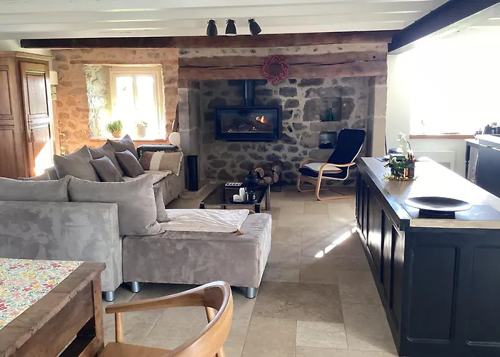 Maison De Campagne, 136 M2, 4 Pers, Grande Piece De Vie, 2 Chambres, 2 Salons, Cantal * Lanobre